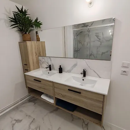 Le Tranquille Centre Apartment